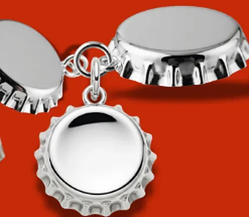 Dijes de corcholata en plata pulida